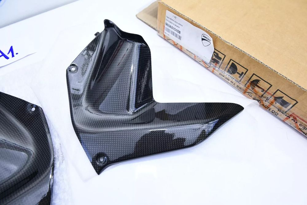 Deflectoare de control al respingerii aerului de carbon Ducati