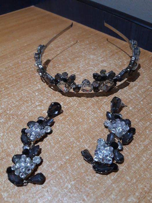 Коронка и  обеци с камъни сваровски правени по поръчка