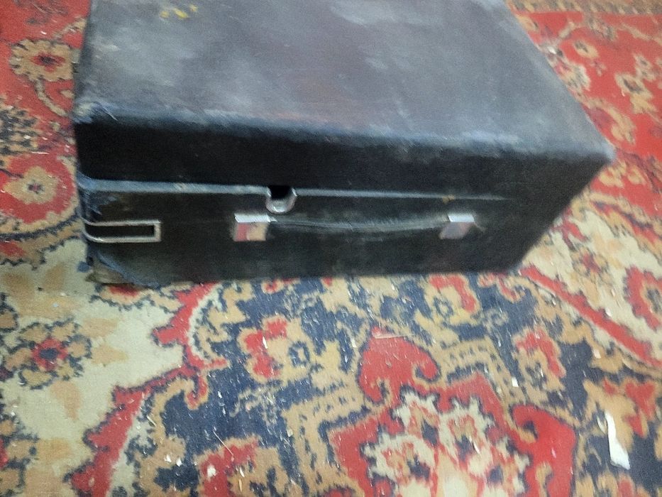 Патефон старый продам