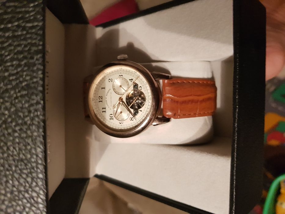 Срочна продам часы ALAHGE SHONE