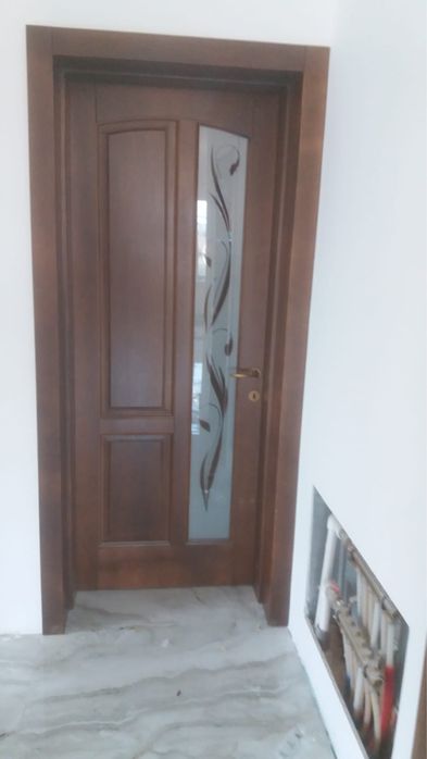 Usi din lemn masiv