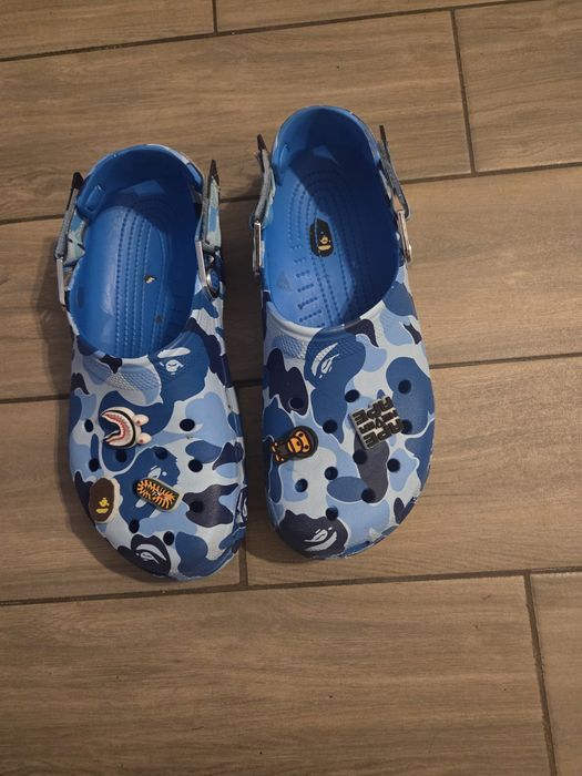 Crocs x bape albaștri