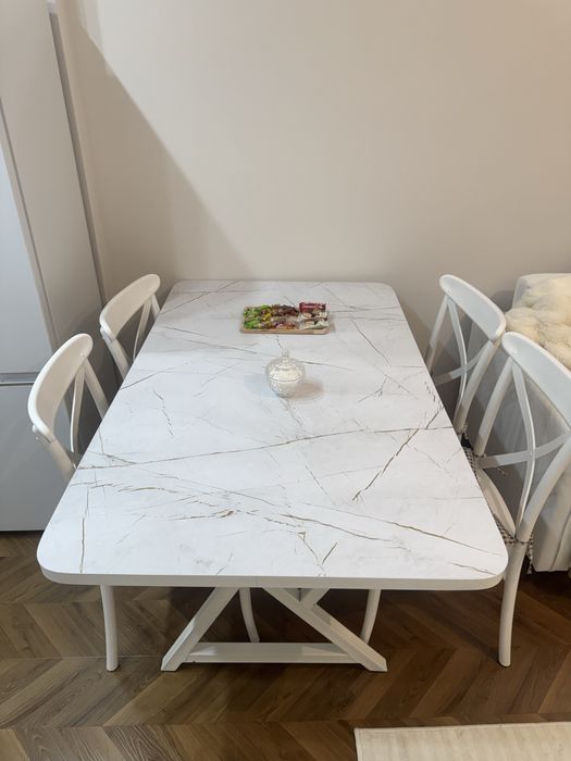 Кухонный стол и стулья