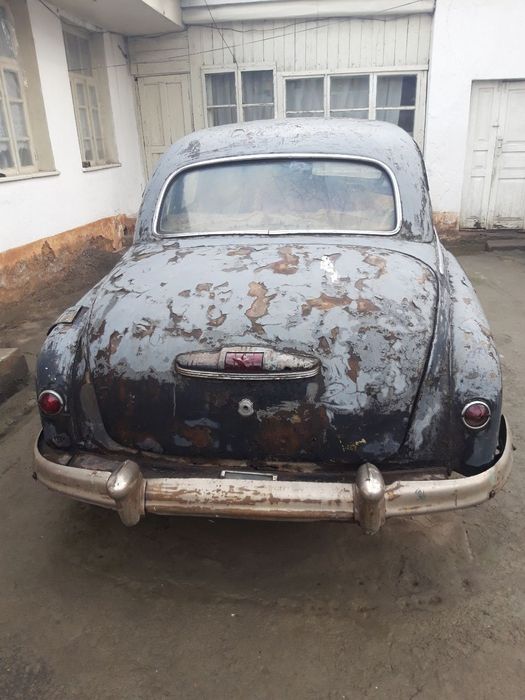 Avtomobil ZIM 1951 goda