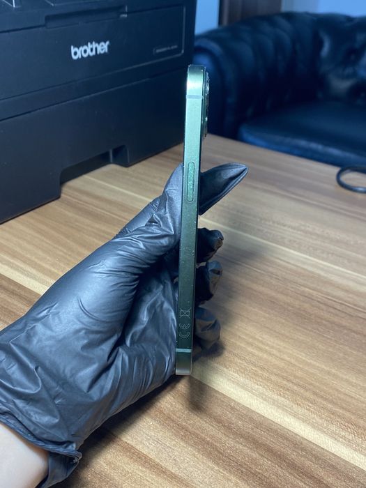 iPhone 13• 256 GB • Green