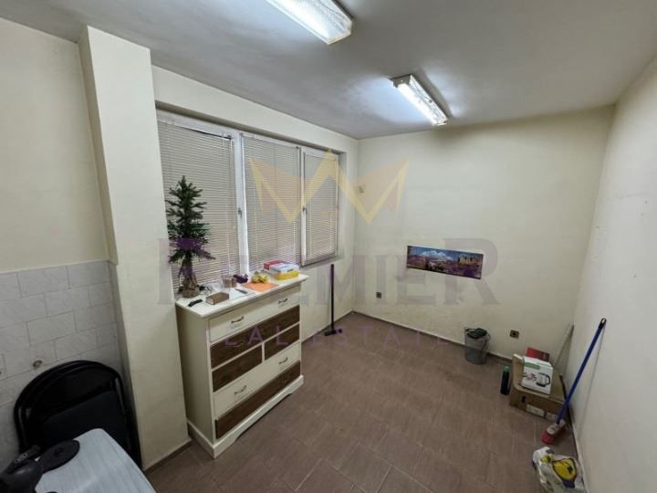 Дава се под наем Двустаен апартамент в Варна, Център - 45 кв.м за 331.5 € - Снимка #3