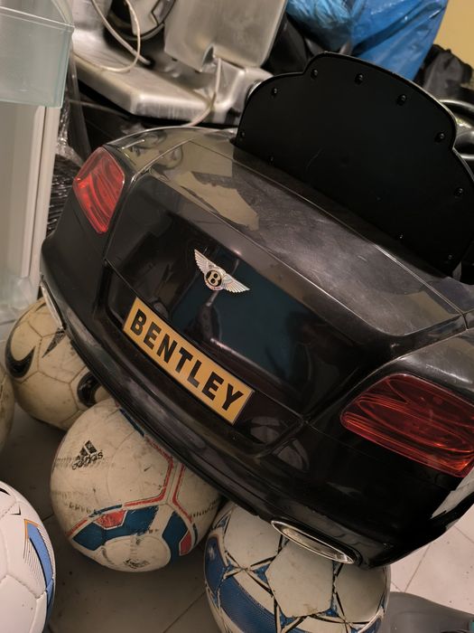 Детска акумулаторна количка Bentley.