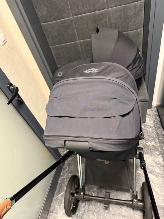 Cybex Priam 4 Platinum + два коша + зимен чувал + аксесоари