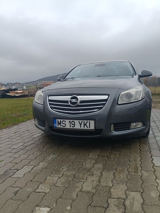 Vând Opel Insignia