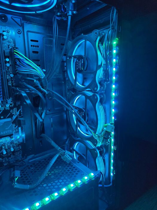 Vand PC sau componente