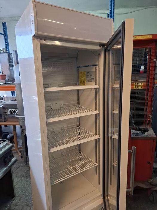 Frigider Vitrina profesională