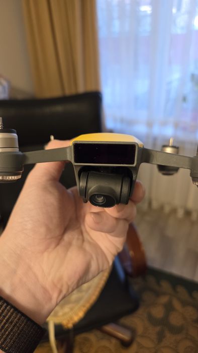 Продам дрон dji spark