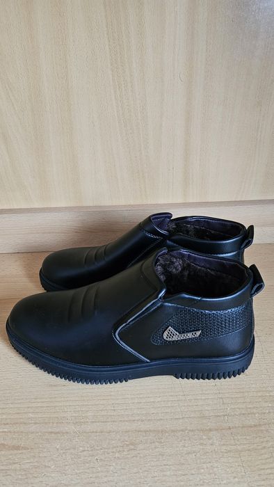 Утеплённые ботинки