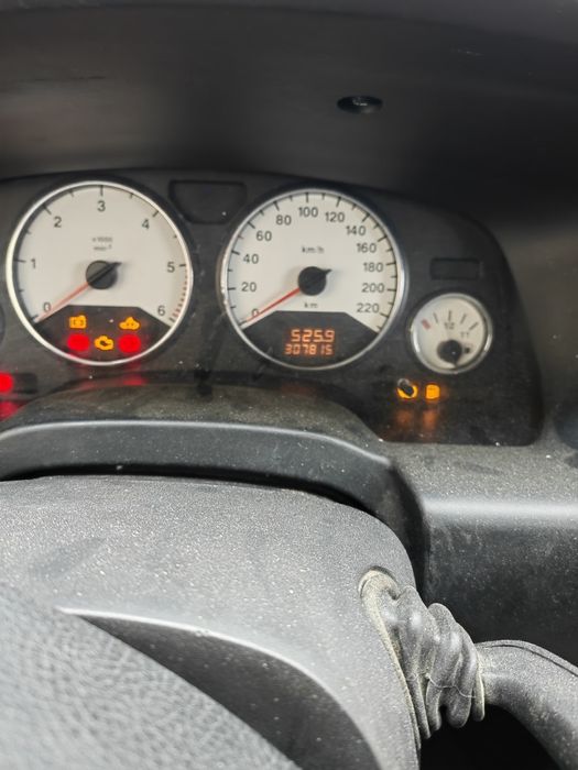 Продавам Opel Zafira