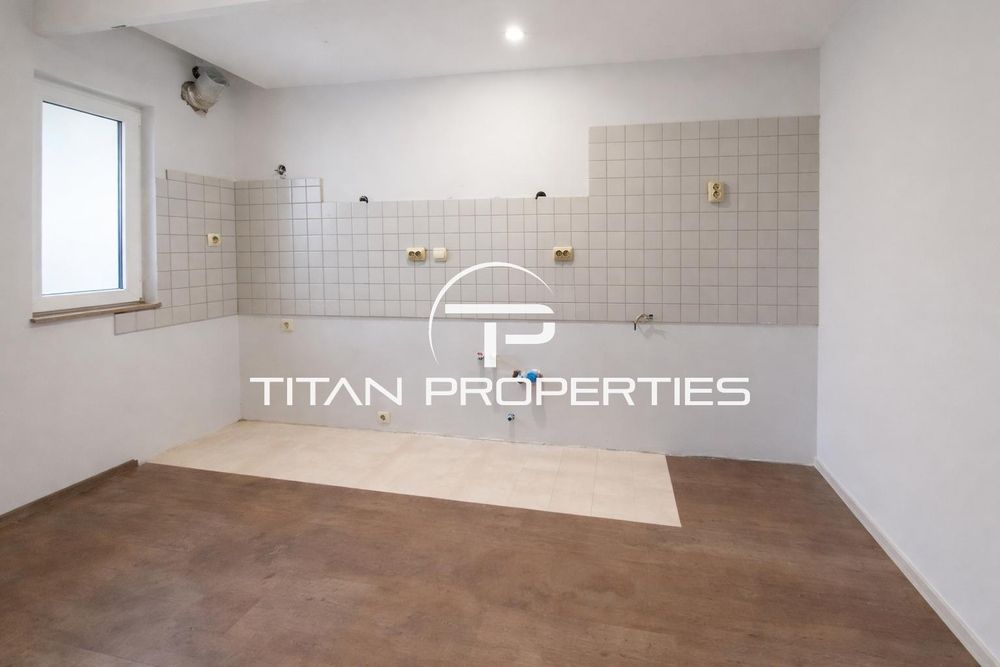 Продава се Двустаен апартамент в Пловдив, Център - 56 кв.м за 1075 €/кв.м - Снимка #1