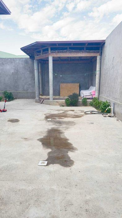 Zangiota Tumani Shakarchila Maxalada hovli sotiladi.