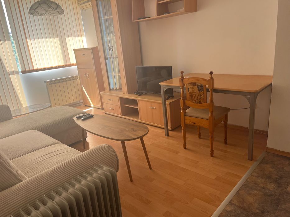 Дава се под наем Двустаен апартамент в Благоевград, Идеален център - 64 кв.м за 306 € - Снимка #1