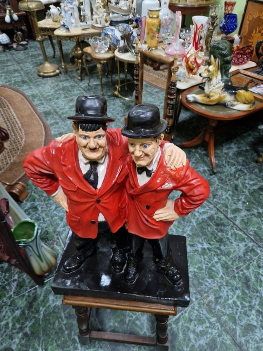 Чудесна антикварна английска фигура Лоръл и Харди
