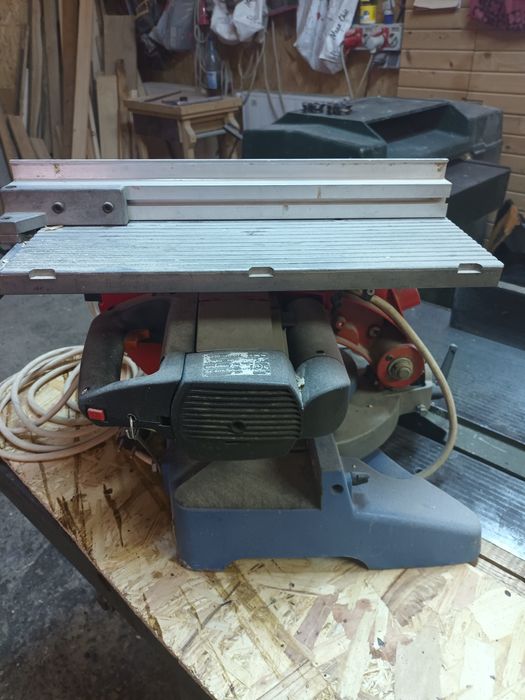 Circular cu masa pentru taiat lemn aluminiu pvc