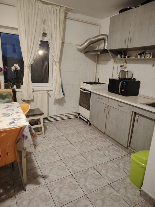 Inchiriez apartament 2 camere