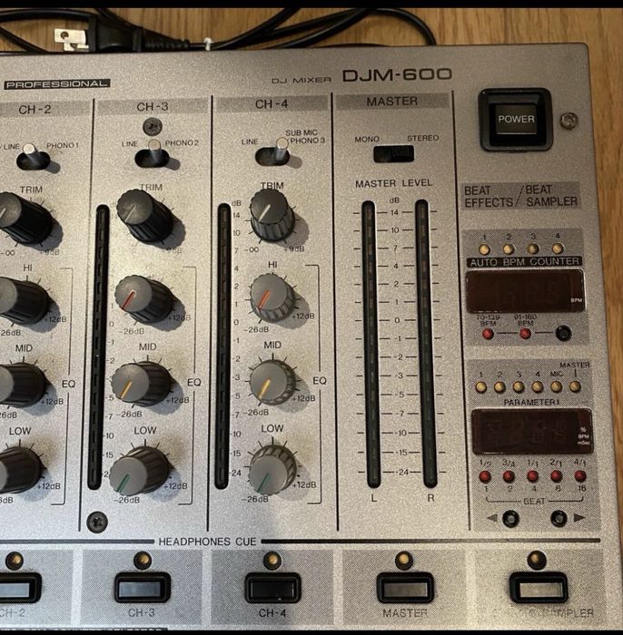 Pioneer DJM -600  4 canale