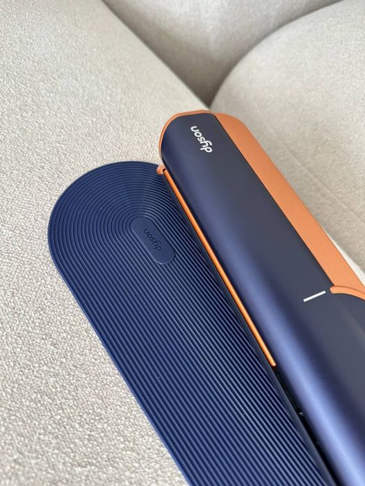 Выпрямитель для волос от Dyson