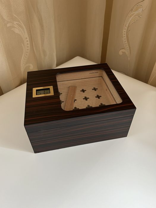 Луксозен хумидор от кедрово дърво с хигрометър – нов, 55 пури