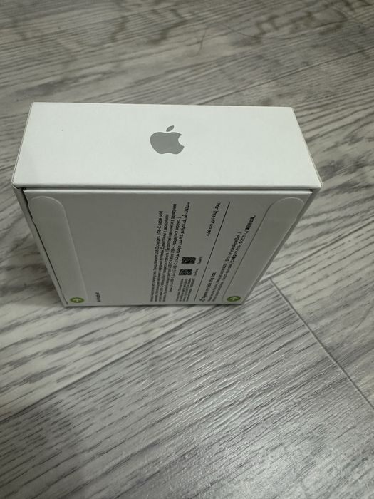 Продам наушники AirPods 4