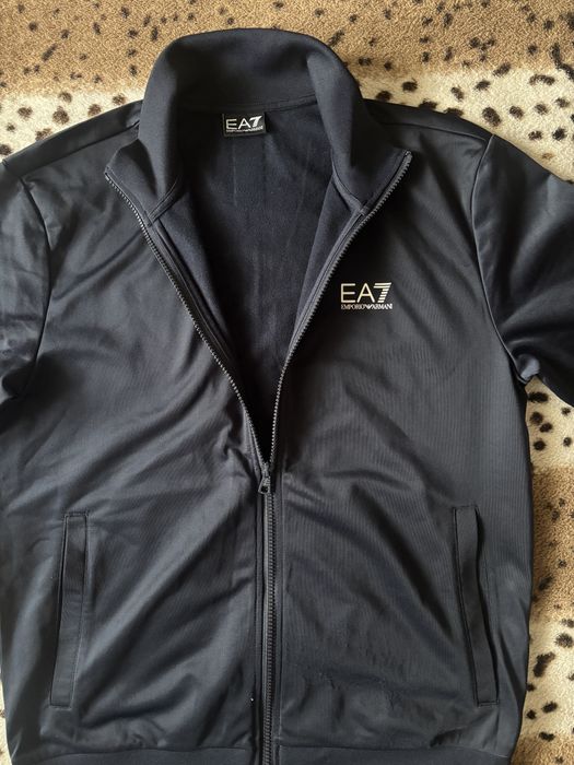 Продам оригинальную спортивку EA7