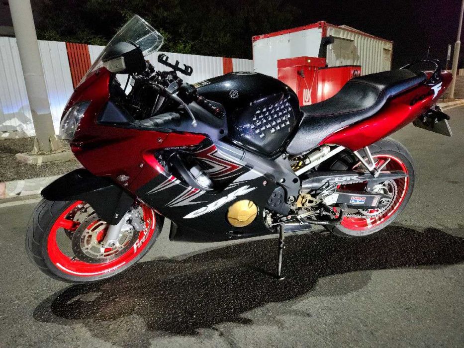 Продаётся Honda CBR f4i