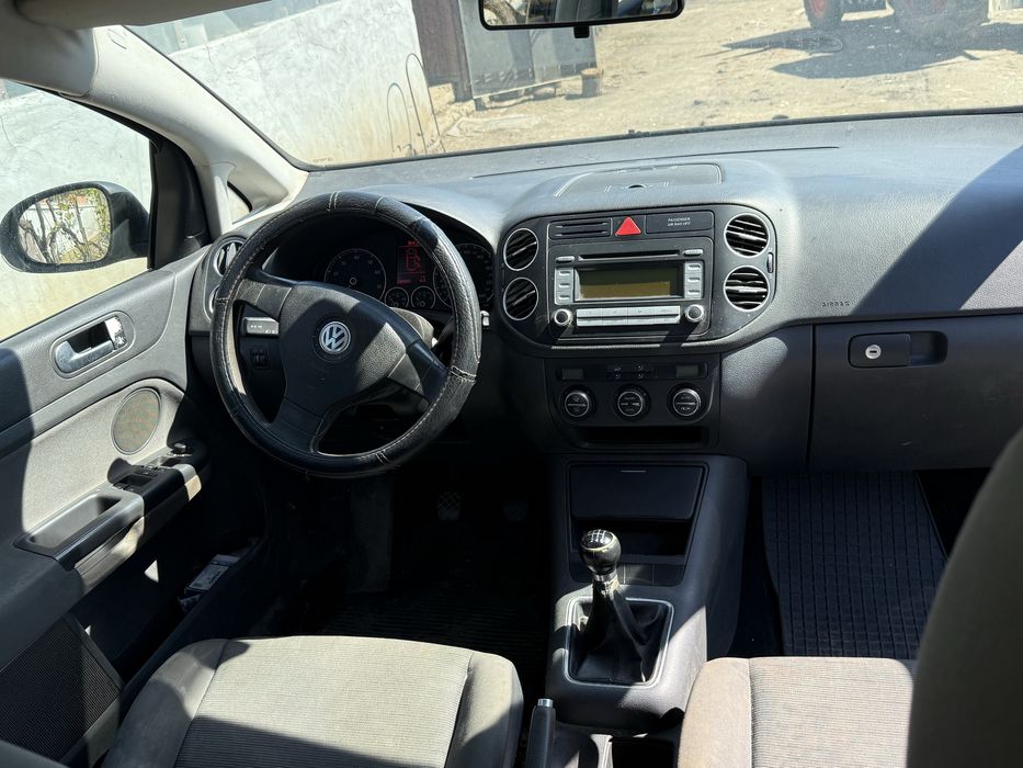 De vanzare golf 5 plus 1.6