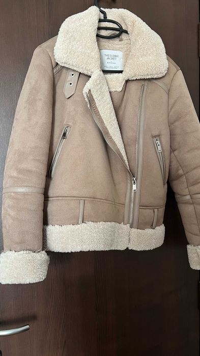 Зимно яке Stradivarius Iconic Jacket