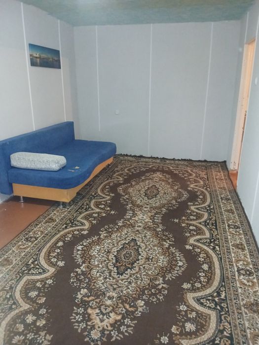 Сдам двух комнатную  квартиру.