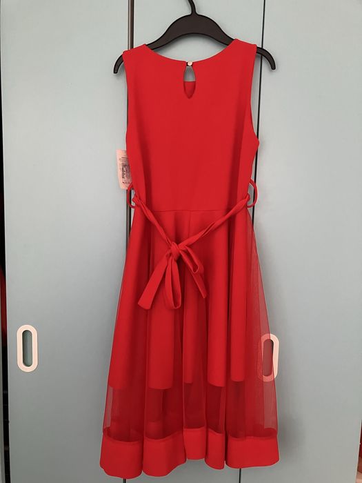 Червена рокля