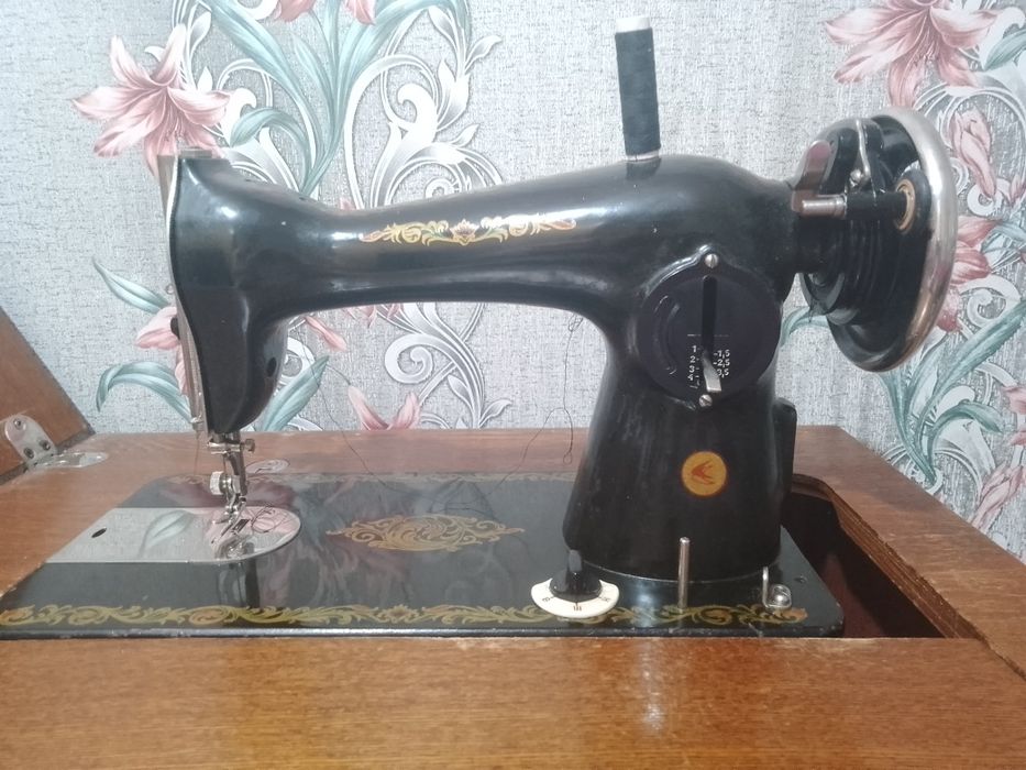 Продам Советскую Швейную машинку