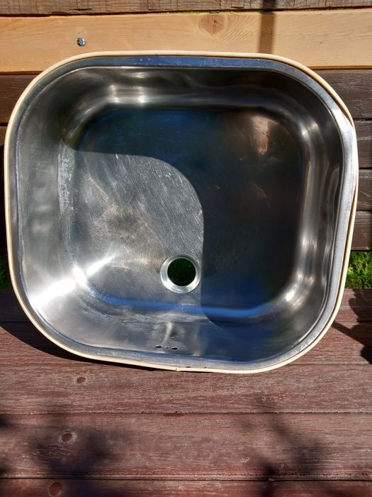 Мивка от алпака,здрава и дебела ламарина.от социализма