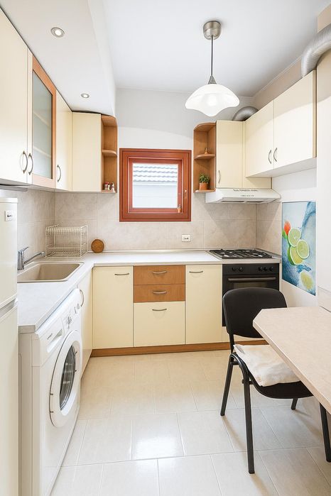 Дава се под наем Двустаен апартамент в Пловдив, Център - 65 кв.м за 332 € - Снимка #1