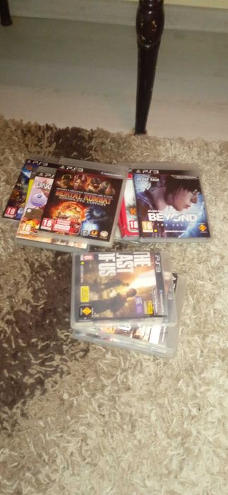 Vând PS3 slim black,160 GB utilizat,doua joistickuri,10 jocuri,hdmi 2