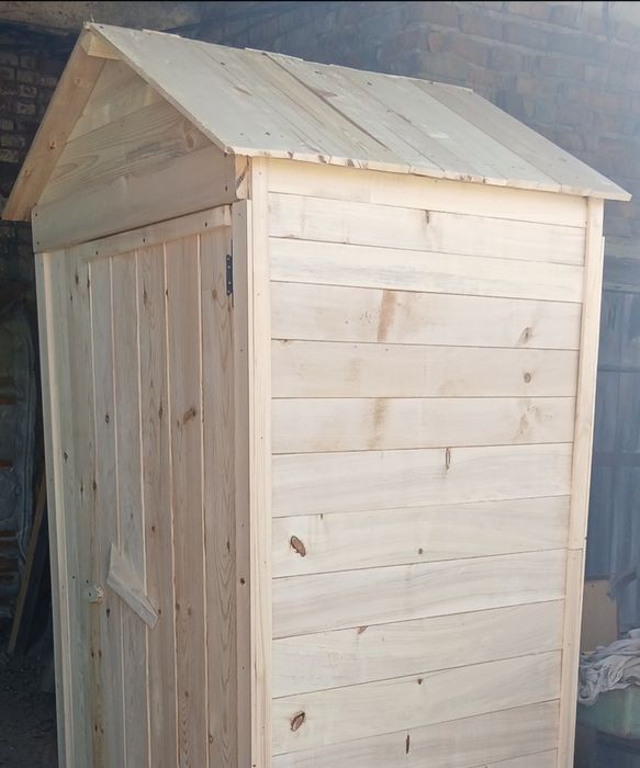 Деревянные туалеты в Глубоком.