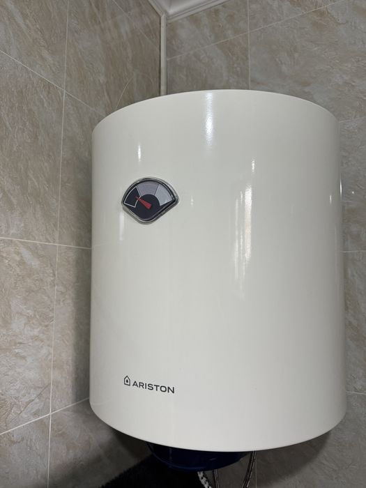 Продам бойлер Аристон