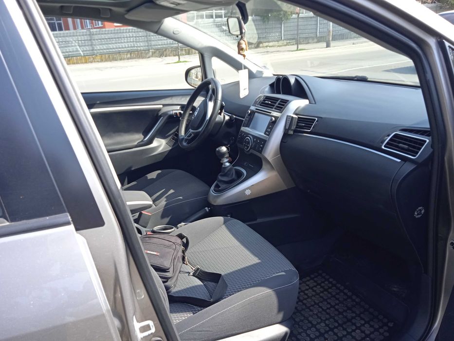 Тойота Версо 1,6