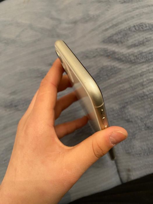 Продам iPhone 11