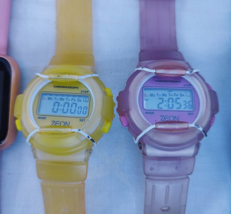 Lot 5 ceasuri de mână unisex, digitale, cu Quartz, functionale.