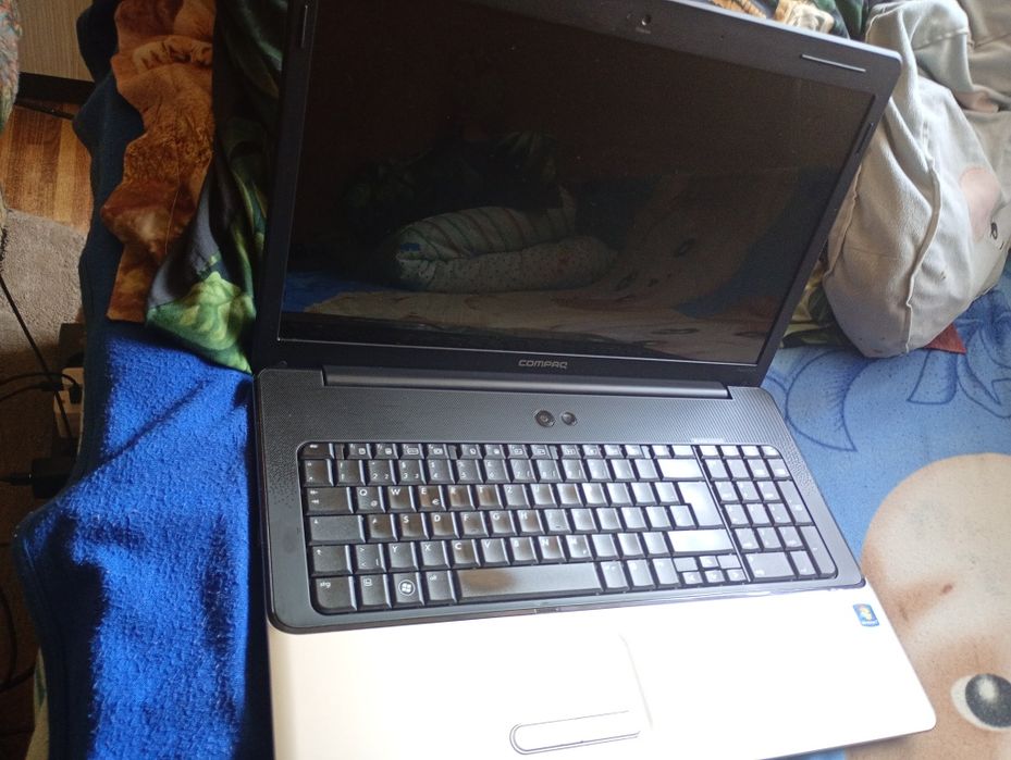 Vând laptop Compaq