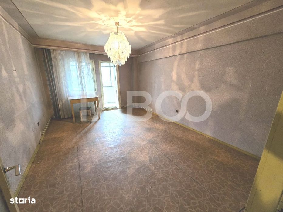 Apartament decomandat 4 camere 4 balcoane 2 bai etaj 1 Central Sibiu