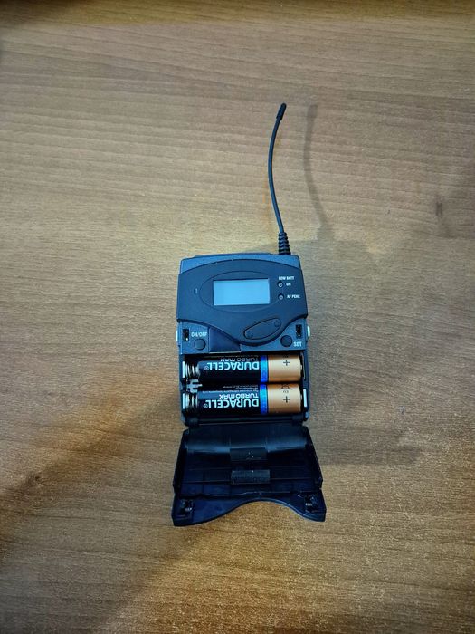 Emitator Sennheiser sk 100 (ew 100) G3 + Lavaliera ME 2 (Band B 626-668 MHz)
