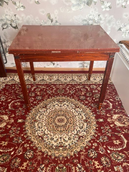 Стол раздвижной полированный