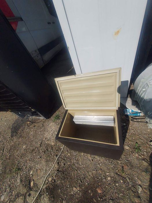 Хладилник за каравана 12,220 волта и газ