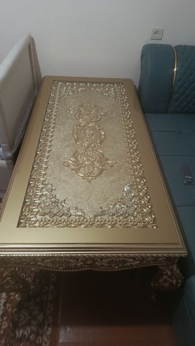 Элитный классический журнальный стол Luxury в отличном состоянии