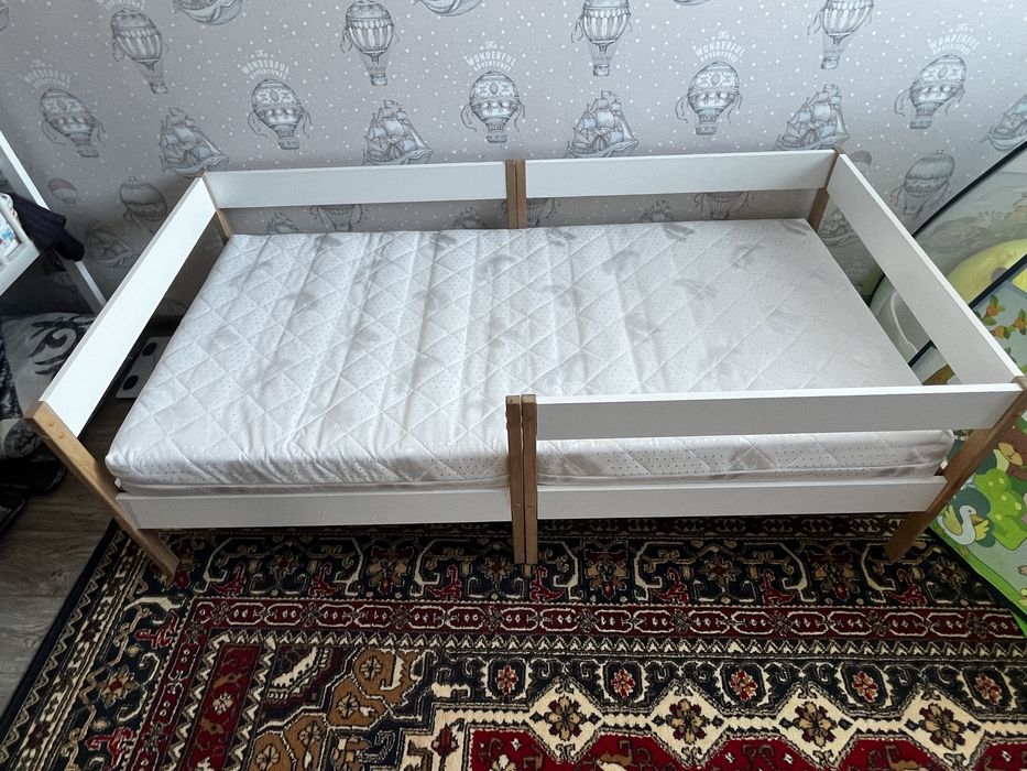 Детская кровать (почти новая)